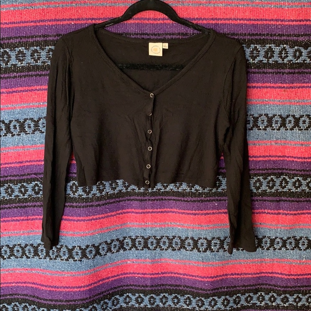 Cropped long sleeve button up tee